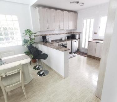 Sucina Villa | Gregorys Poolside Villa