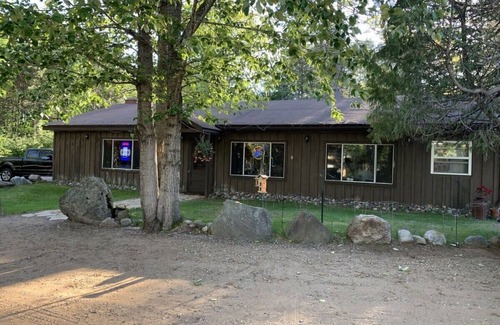 Woodruff Cabina | Gresham Shores - Hungry Bear - PET FRIENDLY