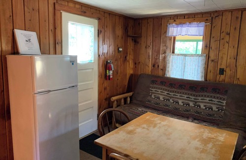 Woodruff Cabina | Gresham Shores - Lil' Sunfish - PET FRIENDLY