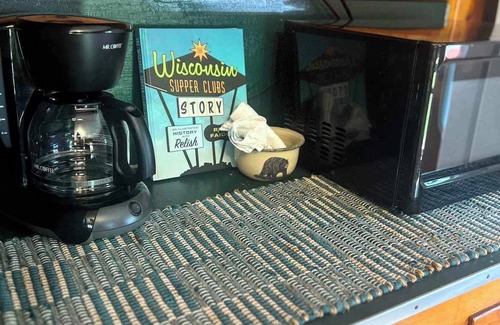 Woodruff Cabina | Gresham Shores - Smiling Moose - PET FRIENDLY