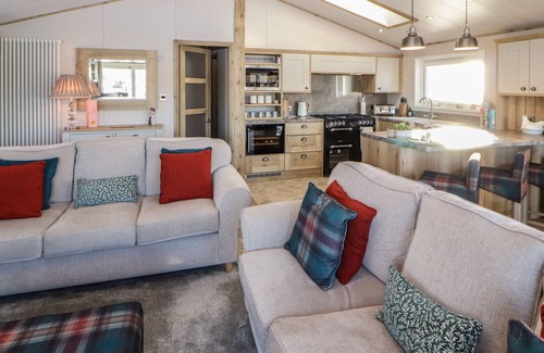 Warton Cabaña | GRESSINGHAM 7, family friendly, with pool in Carnforth