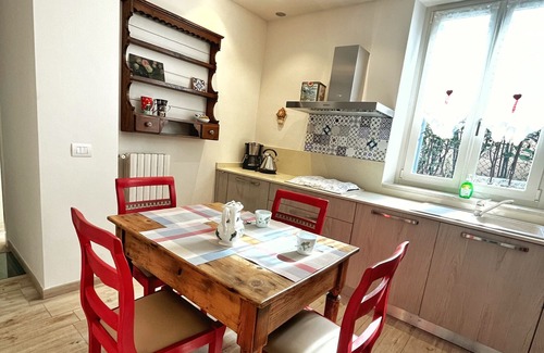 Gardone Riviera Apartamento | Grethel - Theater Home, a few steps from the beach of Gardone Riviera