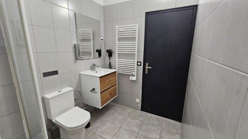 Drancy Apartamento | Grey And White Duplex
