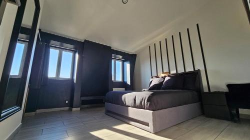 Drancy Apartamento | Grey And White Duplex