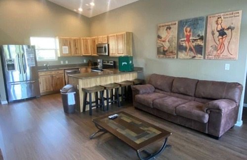 Lake Ozark Cabina | Grey Cabin Sleep 16- free VIP!
