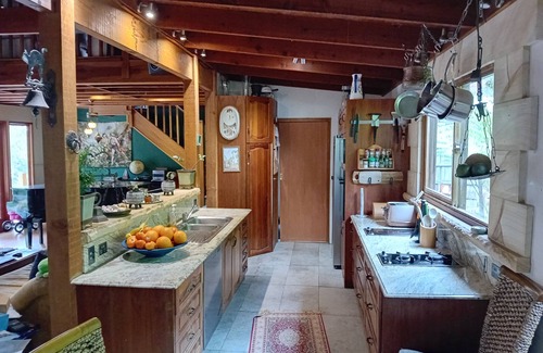 Mount Colah Casa | Grey Gum Cedar House Edge of National Park Deck BBQ Pool Bar Close to station