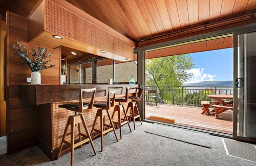 Jindabyne Casa | Grey Kangaroo - 2BR l Lake Front l Pet Friendly l Air-Con l BBQ l WiFi