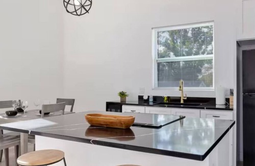 Taft Casa | Grey Lux 1-bedroom house in fabulous Orlando with WiFi, AC Disney Universal MCO