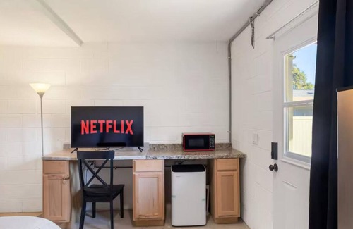 Taft Casa | Grey Lux studio with WiFi and AC in Orlando close MCO/Disney/Universal