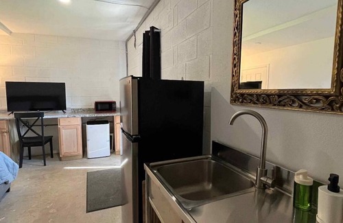 Taft Casa | Grey Lux studio with WiFi and AC in Orlando close MCO/Disney/Universal