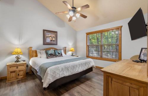 Reeds Spring Casa | Grey Moose Lodge with Amenities Access