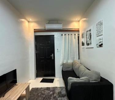 Alabang Apartamento | Grey Oasis Staycation 1 Bedroom