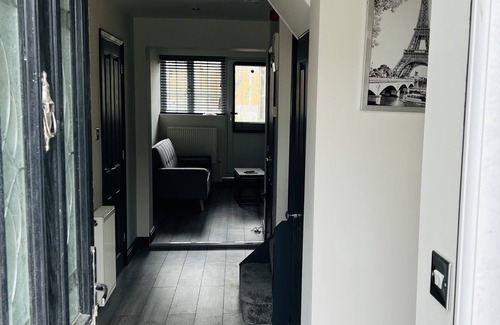 Aveley Apartamento | Grey Skies, Private En-suite Double Room, Garden and Free Parking