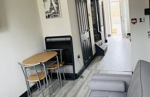 Aveley Apartamento | Grey Skies, Private En-suite Double Room, Garden and Free Parking