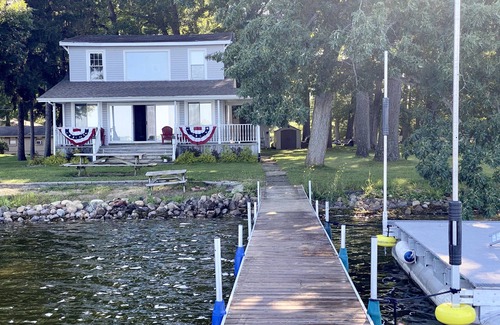 Grass Lake Casa | Grey Wolf Family Style Cottage on Wolf Lake Waterfront