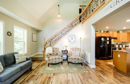 Elk Park Cabaña | 'greystone' Creekside Cabin: Hike, Fish & Explore!