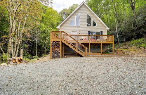 Elk Park Cabaña | 'greystone' Creekside Cabin: Hike, Fish & Explore!