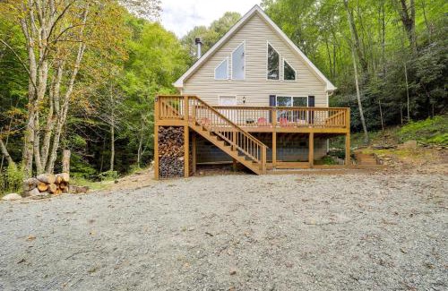 Elk Park Casa | Greystone Creekside Cabin Hike, Fish and Explore!