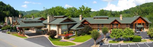 Gatlinburg Hotel | Greystone Lodge on the River