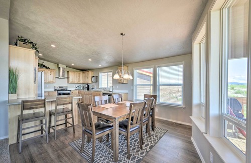 Ashton Cabina | Griffel River Ranch w/ Views - An Angler’s Dream!