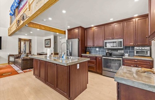 Stowe Area Chalet De Esquí | Griffin Lodge Chalet 6 ~ a mile from Stowe Resort