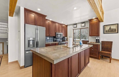 Stowe Area Chalet De Esquí | Griffin Lodge Chalet 6 ~ a mile from Stowe Resort