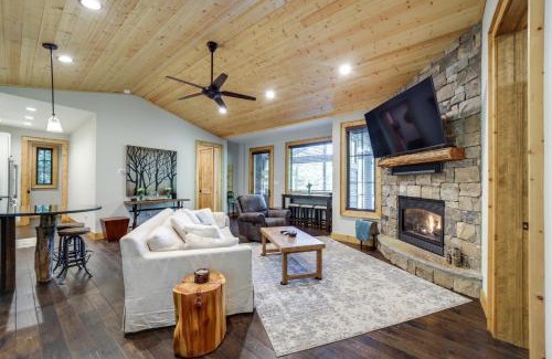Glenville Casa | Grill and Water Views Chinquapin Resort Home