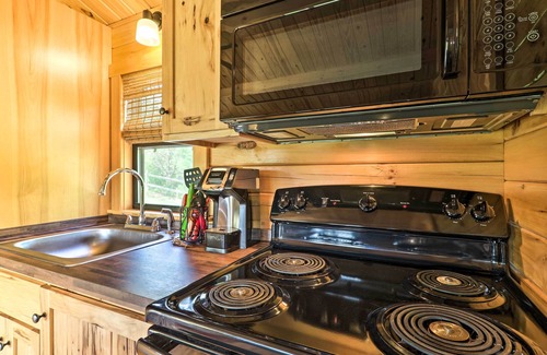 Sparta Cabina | Grill & River Access: Tiny Cabin in Sparta!