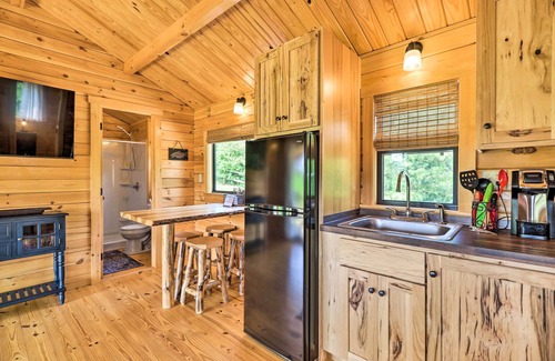Sparta Cabina | Grill & River Access: Tiny Cabin in Sparta!
