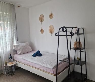 Niederzwehren Apartamento | Grimm Apartment 2