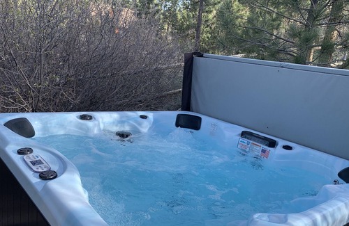 Big Bear City Cabaña | Grimm's Hidden Cabin - Secluded Hideaway With A Large Fenced Yard Giving The Feeling Of Privacy! 2 Bedroom Cottage