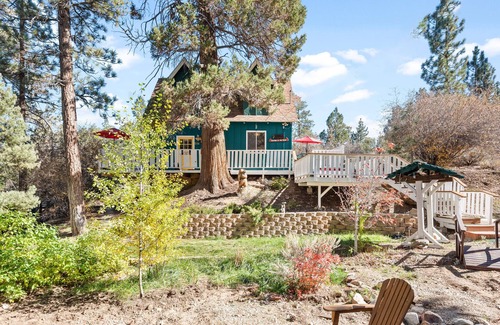 Big Bear City Cabaña | Grimm's Hidden Cabin - Secluded Hideaway With A Large Fenced Yard Giving The Feeling Of Privacy! 2 Bedroom Cottage
