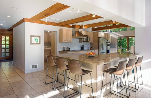 Eastsound Casa | Grindstone Harbor House: Luxury Beachfront Estate,Hot Tub, Mooring, Gated Privacy