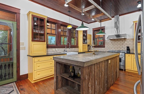 Austin Casa | Grit&Grace Ranch - Private Resort Style Pool & Spa