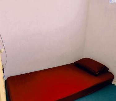 Klojen Cama Y Desayuno | Griya Backpacker Pak yon