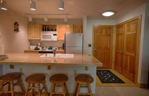 Driggs Condominio | Grizzly Bear Den: Near Targhee, Sleeps 6, Hot Tub