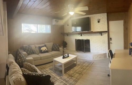 Wrightwood Cabina | Grizzly Cabin! 1 Min Walk to Grizzly Cafe Downtown