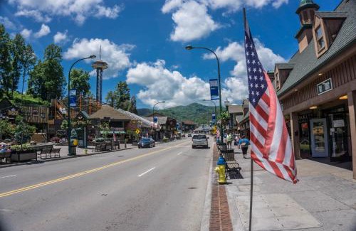 Pittman Center Casa | Grizzly Den by American Patriot Getaways