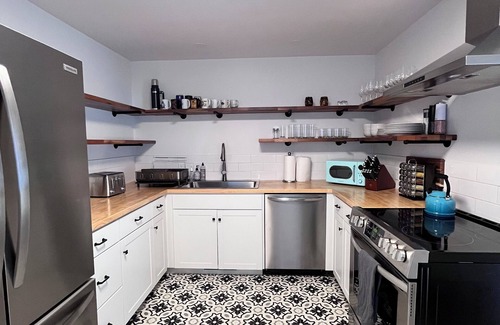 University District Casa | Grizzly Getaway