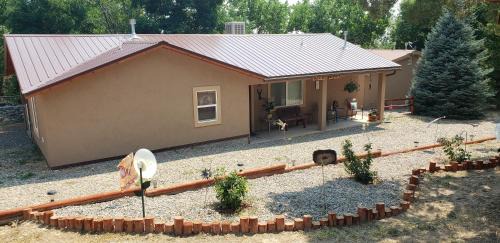 Cortez Casa | Grizzly Roadhouse Bed and Breakfast
