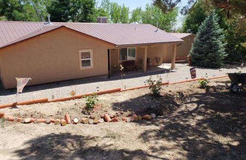 Cortez Casa | Grizzly Roadhouse Bed and Breakfast
