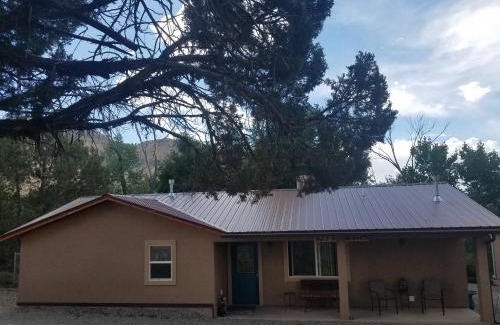 Cortez Casa | Grizzly Roadhouse Bed and Breakfast