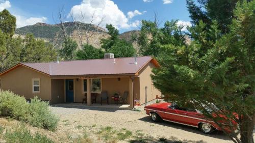 Cortez Casa | Grizzly Roadhouse Bed and Breakfast