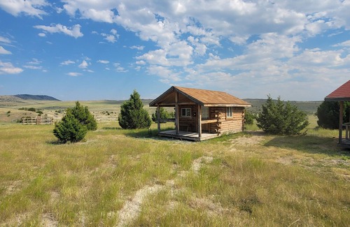 Manhattan Cabina | GRIZZLY ROCK RANCH Rustic Tiny Log Cabin Glamping and Horseback Riding Available