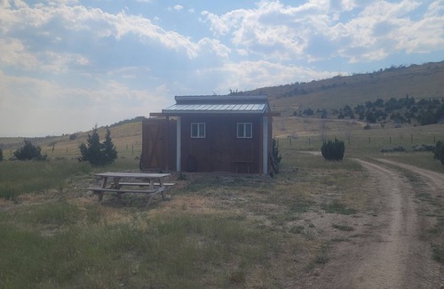Manhattan Cabina | GRIZZLY ROCK RANCH Rustic Tiny Log Cabin Glamping and Horseback Riding Available