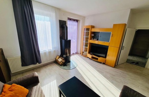 Kaufbeuren Apartamento | Großartige 3 Zimmer Ferienwohnung mit Kamin und Garten für 1-6 Personen