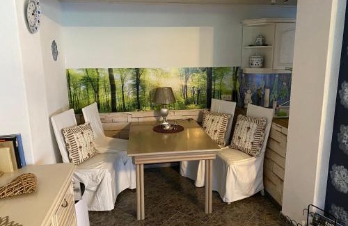 Bad Saarow Apartamento | Große Helle Wohnung am Wald in Bad Saarow Nahe Grünheide und Berlin Souterrain