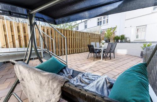 Haan Apartamento | Große Terassen-Wohnung mit Grill, Playstation 5, Billardtisch und Massagesessel