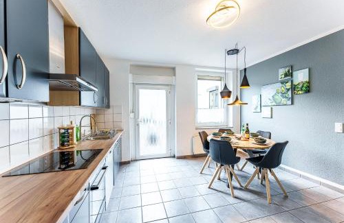 Haan Apartamento | Große Terassen-Wohnung mit Grill, Playstation 5, Billardtisch und Massagesessel
