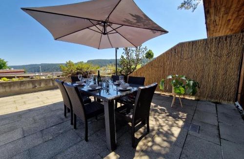 Schonach im Schwarzwald Apartamento | Große Terrasse, Netflix, 5min zum Skilift, 6 Personen, Waldnah,